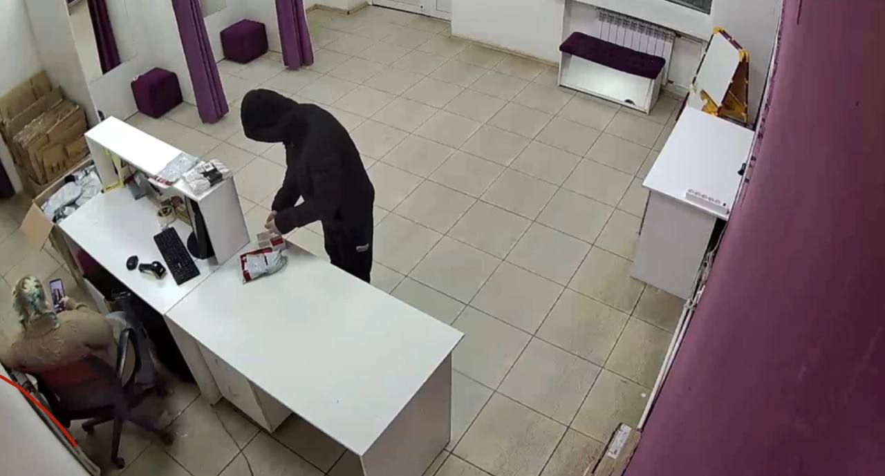 Золото украли из-под носа сотрудницы ПВЗ под Воронежем (ВИДЕО)