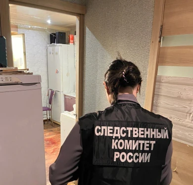 Пьяный мужчина набросился с топором на соседа в Воронежской области