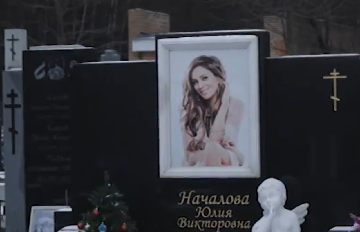 «Пытались эксгумировать». О жутких вещах на&nbsp;могиле Юлии Началовой рассказал Стас Барецкий