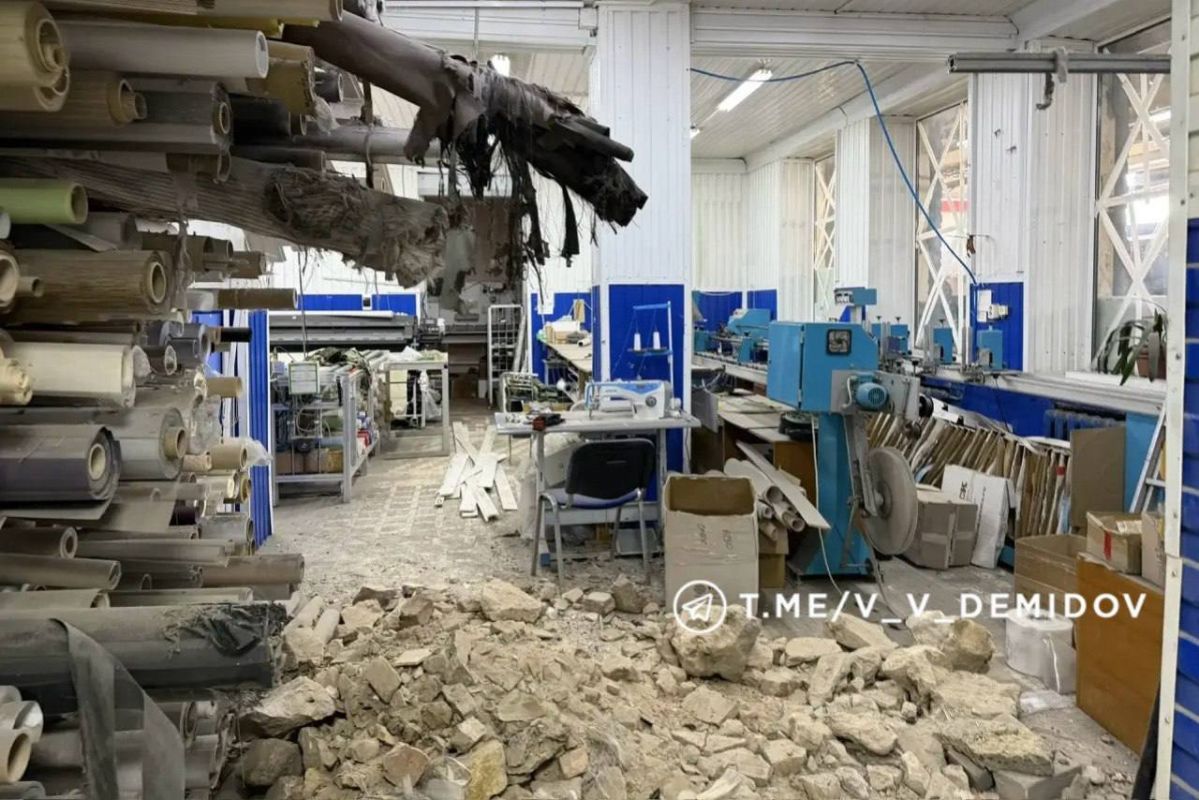 Снаряд «Хаймарс» пробил крышу и пол предприятия в Белгороде