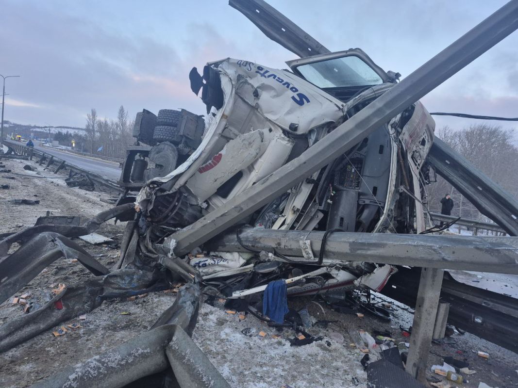 Фура превратилась в&nbsp;груду металла. Смертельная авария произошла на&nbsp;воронежской трассе