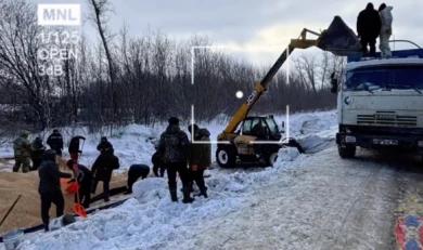 Как 20 человек собирали кукурузу на воронежской трассе