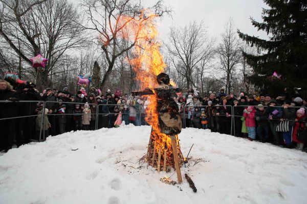 Как сжечь чучело Масленицы и не получить штраф