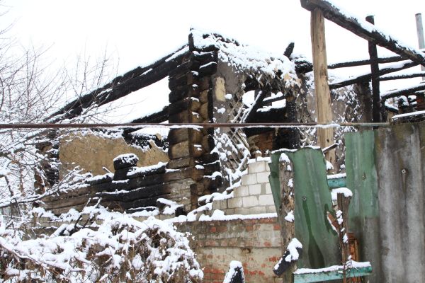 Мужчина чудом не погиб при пожаре в Воронежской области