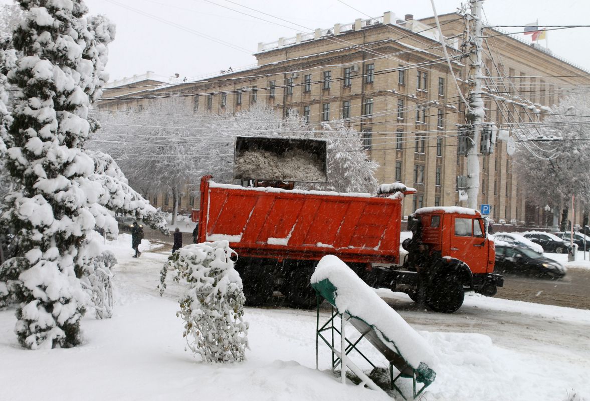 «Было много жалоб». Уборку снега во дворах Воронежа оценил мэр&nbsp;
