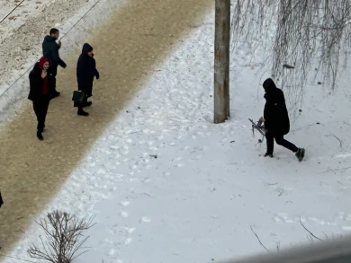 Белгородец пробрался на место упавшего дрона и утащил с собой в качестве трофея