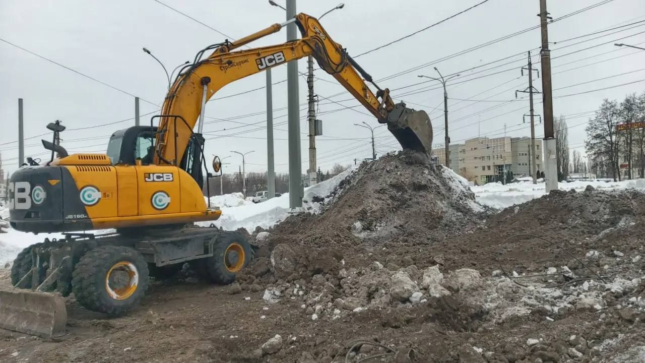 Укладывающий рельсы в Липецке подрядчик вывел из строя светофор