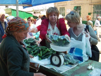 Цены на огурцы продолжают шокировать воронежцев