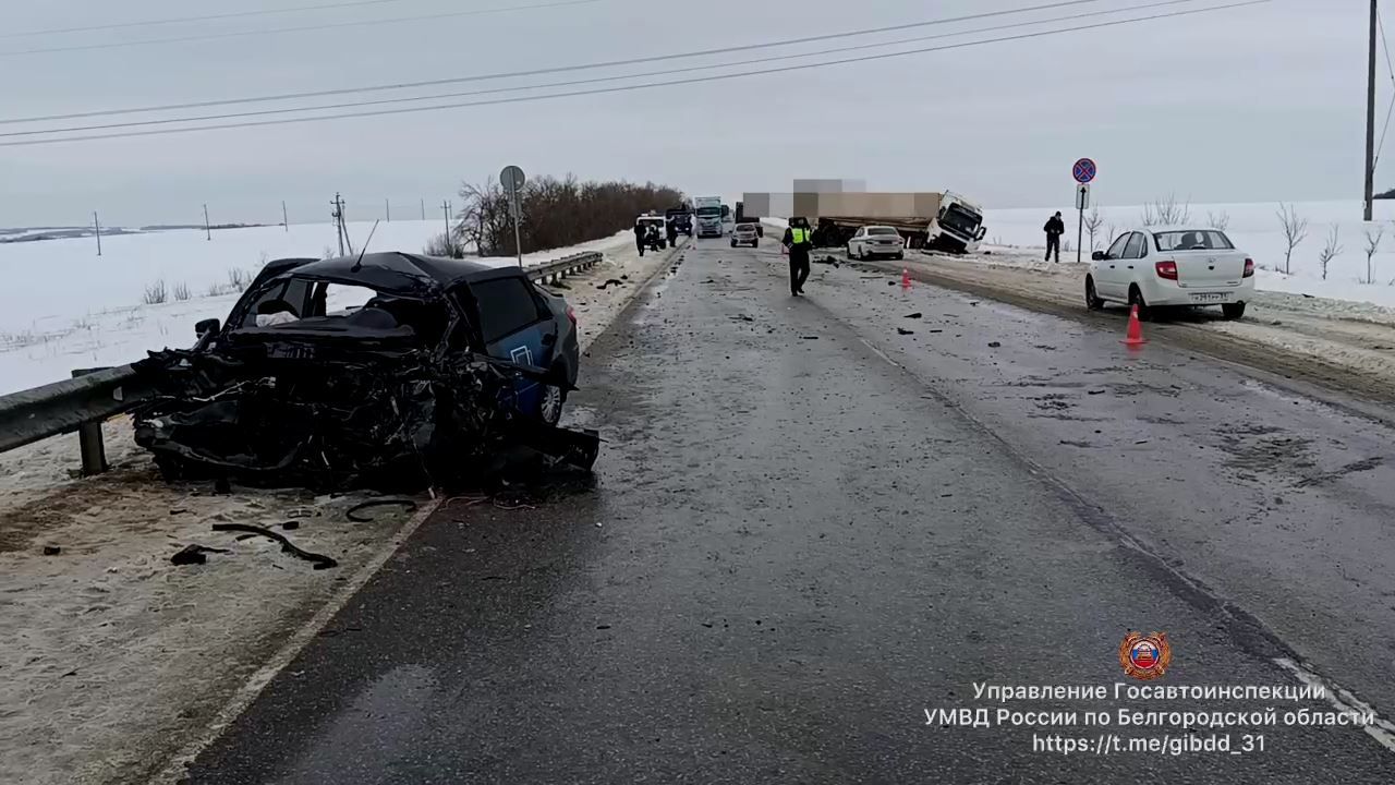 Жуткое ДТП под Белгородом унесло жизнь водителя легковушки: еще трое в больнице