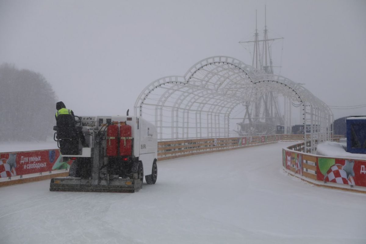 Каток закрыли на воронежской набережной из-за непогоды