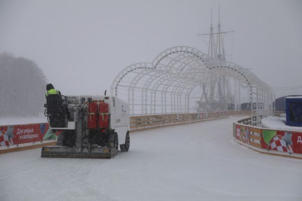 Каток закрыли на воронежской набережной из-за непогоды
