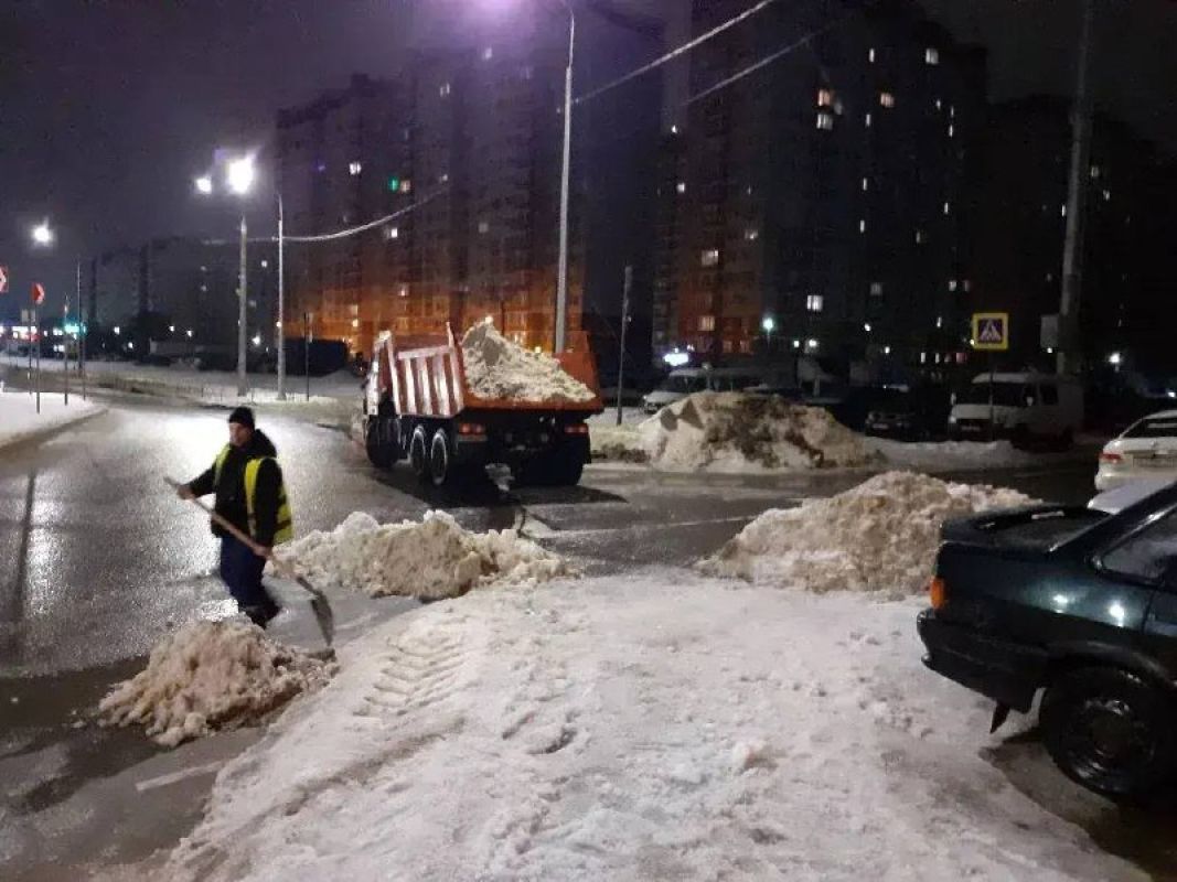 В Воронеже продолжает работать водооткачивающая техника