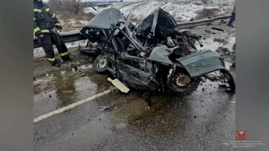 Под Белгородом фура смяла легковушку с пенсионером и наполовину улетела в кювет