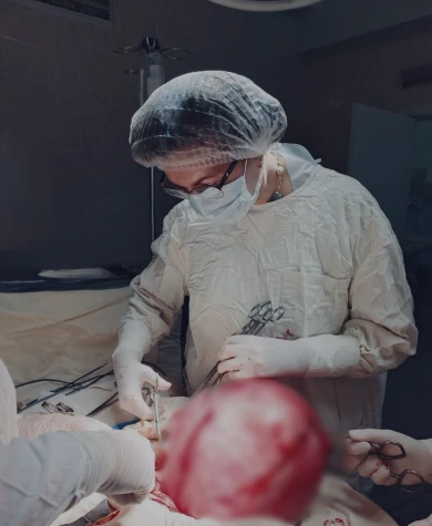 Воронежские врачи удалили пациентке огромную опухоль весом 10 килограммов