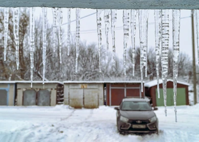 Снежные лавины сошли на 12 машин в Воронеже 