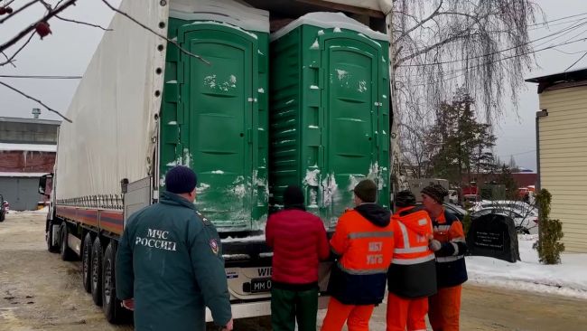 250 биотуалетов приехали в Белгород из Подмосковья на экстренные случаи