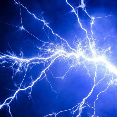 Мощный удар током получил работник завода в Воронежской области