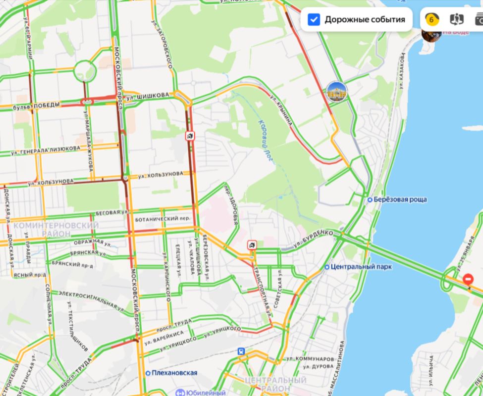 Километровые пробки сковали воронежские улицы во время снегопада&nbsp;