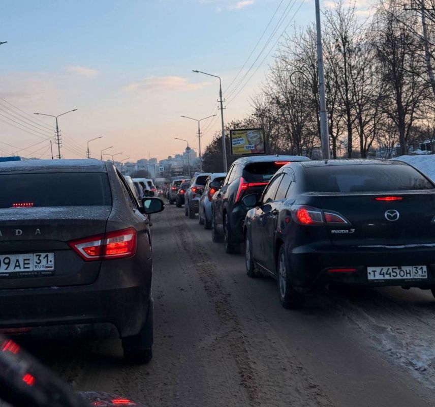 В Белгороде массовое ДТП на проспекте Хмельницкого парализовало движение