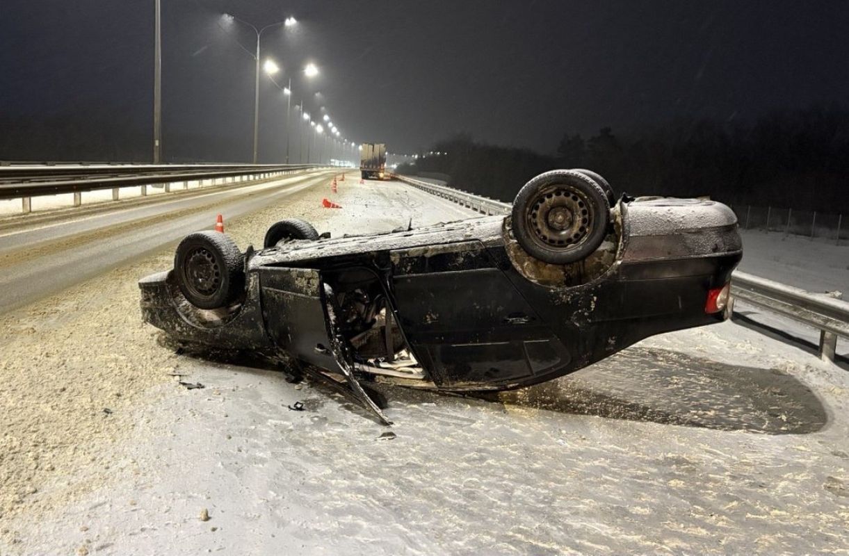 Страшное ДТП случилось во время снегопада на воронежской трассе: ранены ребёнок и женщина