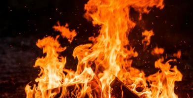 Шестиэтажка вспыхнула в Воронеже: есть пострадавший 