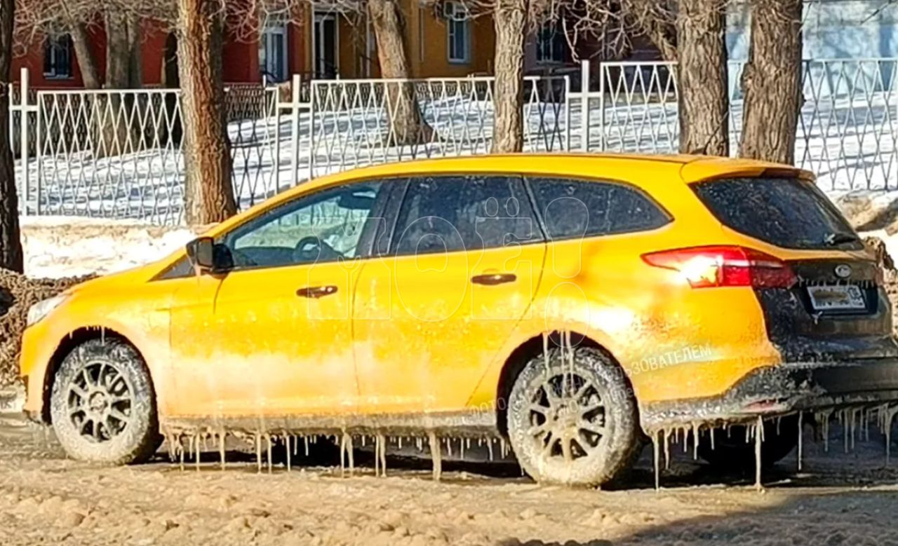 «Машина-сосулька». Лёдомобиль удивил воронежца