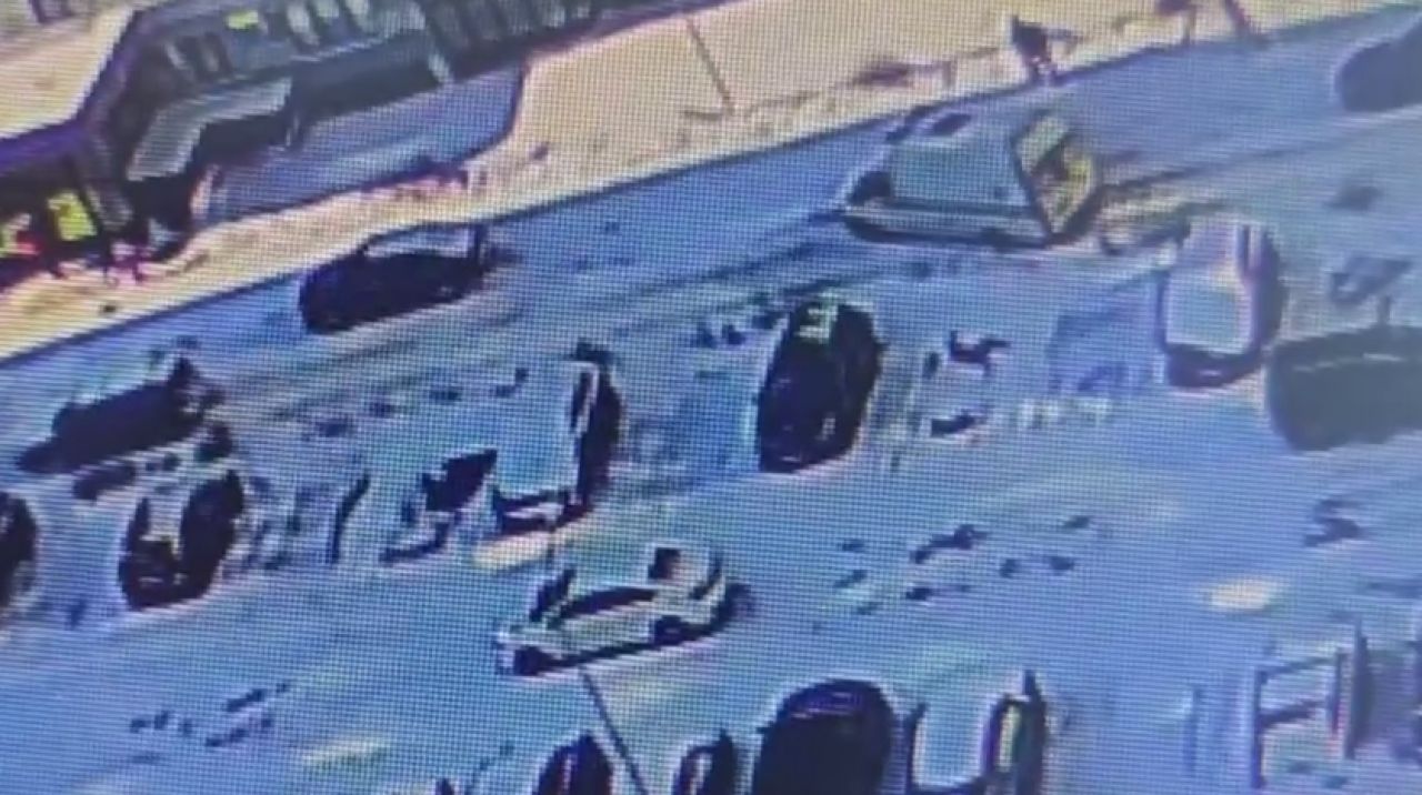 Спасение скорой из ловушки попало на видео в воронежском ЖК