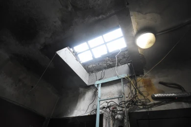 Почти 30 пожарных съехались к горящему автосервису в Воронеже 