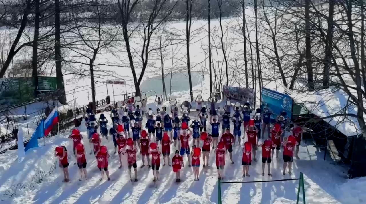 Липчане сделали собой российский триколор и облились ледяной водой из ведра