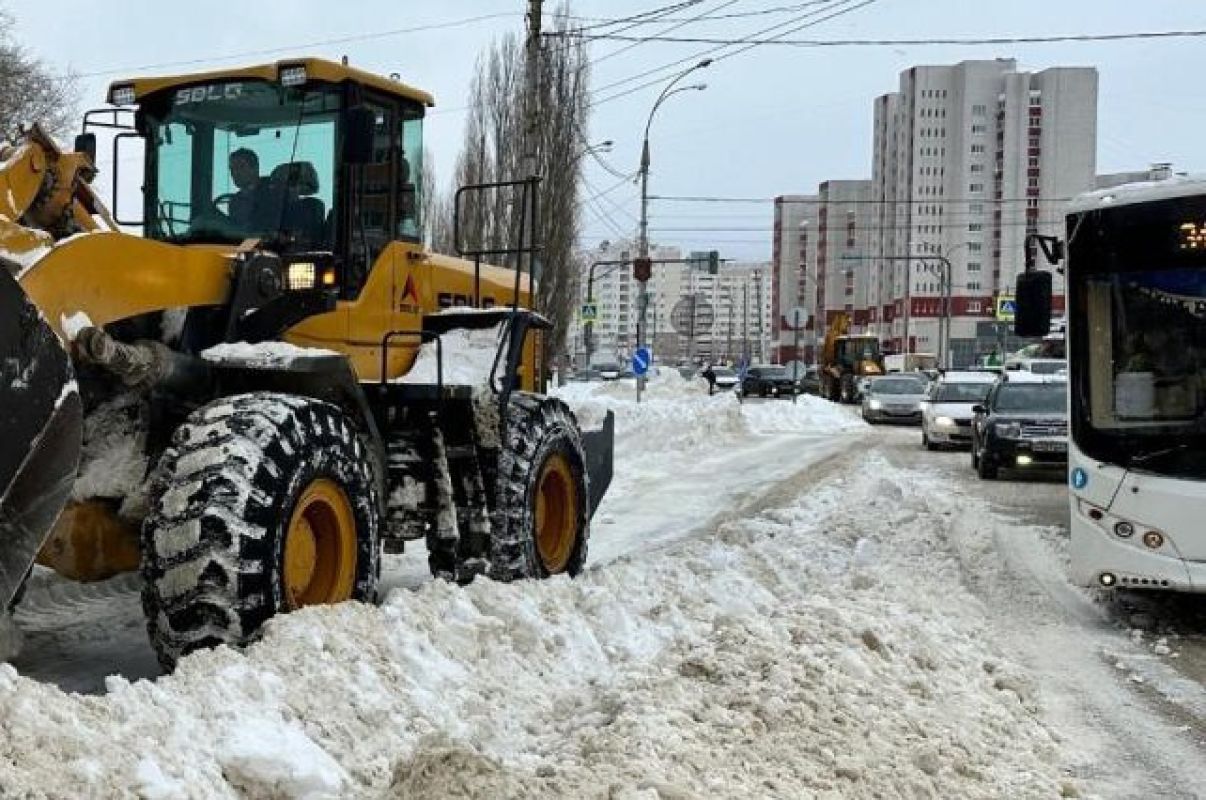 В Липецке водители автобусов штурмуют ледяные обочины, рискуя жизнью