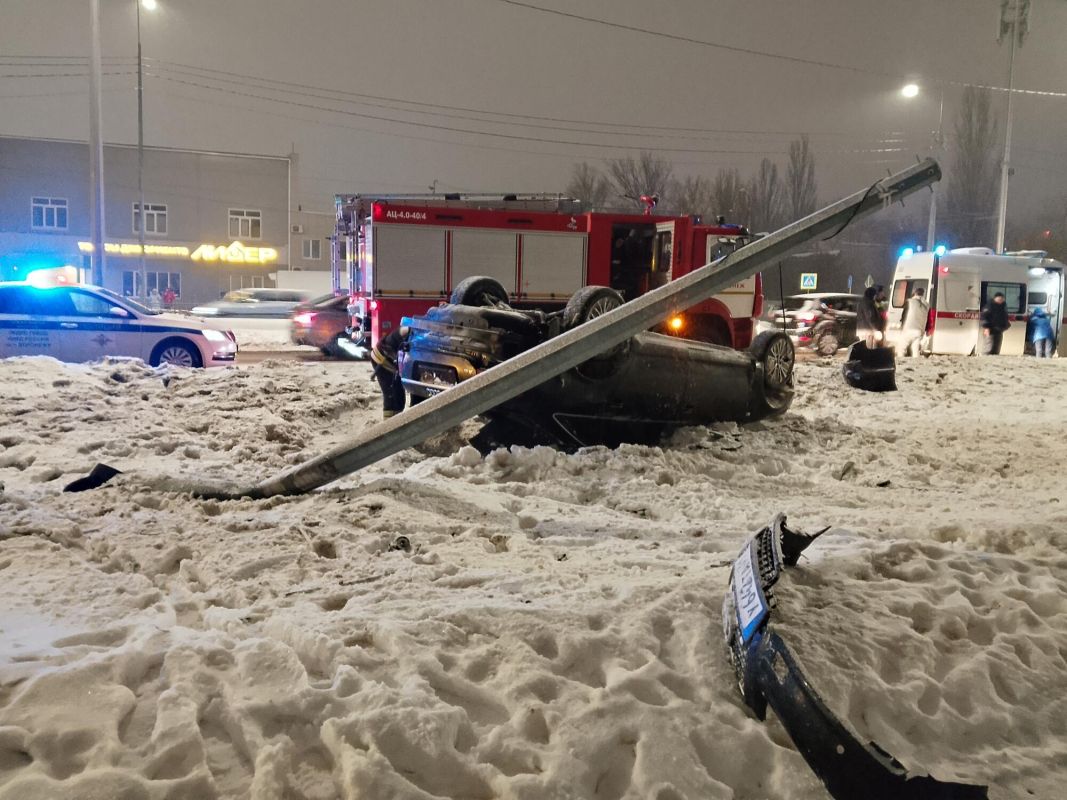 Жёсткое ДТП с «перевёртышем» произошло в воронежском микрорайоне