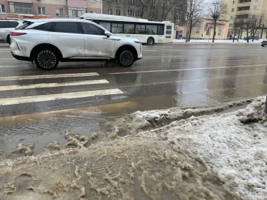 «Всё в воде». Улицы покрылись снегом и слякотью в Воронеже