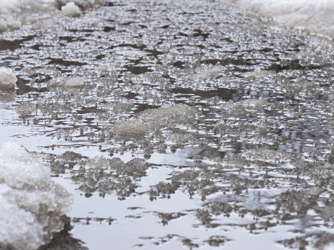 Мощный снегопад не покинет Воронеж