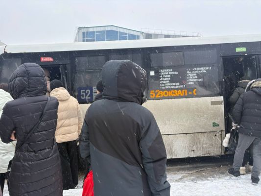 В Белгороде из-за нехватки водителей пассажиры часами мерзнут на остановках