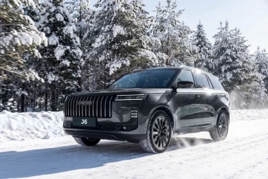 Первый взгляд на JAECOO J6: классика дизайна и уникальная панорамная крыша   