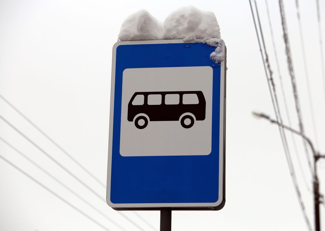 Мужчина скончался на остановке в центре Воронежа