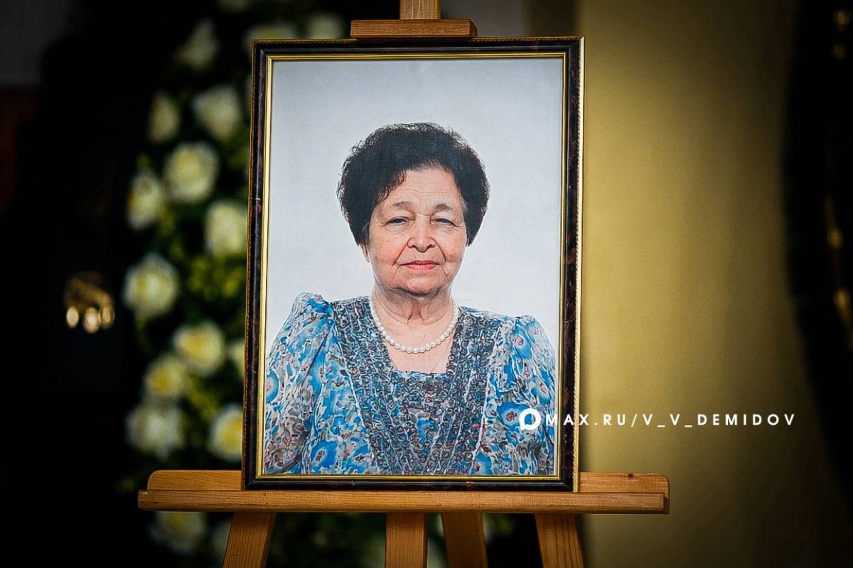Человек-эпоха: Белгород простился с легендарным учителем Лидией Хворостяной