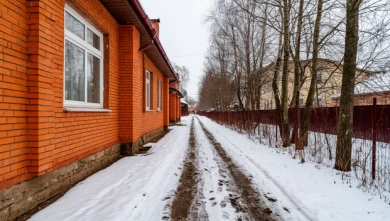 Труп женщины нашли у дома в Воронеже 