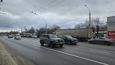 «Стоит даже выделенка!» Колоссальная пробка сковала Московский проспект в Воронеже средь бела дня 