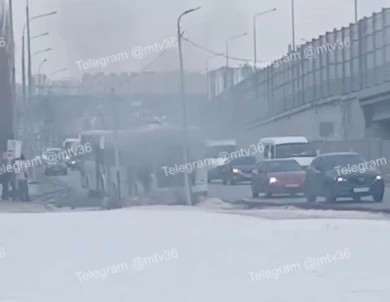 Автобус вспыхнул на Остужевском кольце