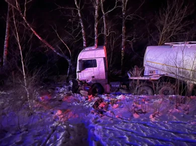 «Лада» влетела под фуру на встречке — водитель погиб