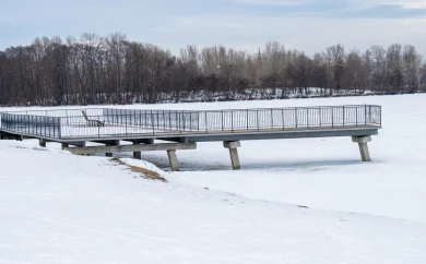 Когда восстановят покосившиеся мосты на Петровской набережной 