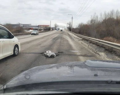 В Белгороде на дороге обвалился асфальт