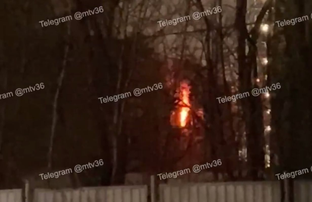 Трёхэтажка вспыхнула в&nbsp;Воронеже рано утром (ВИДЕО)