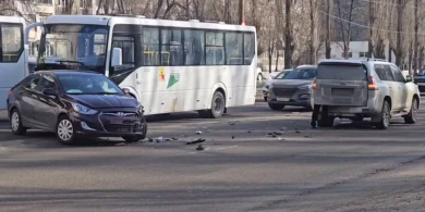 Об аварии с иномарками у памятника Славы сообщили воронежцы (ВИДЕО)