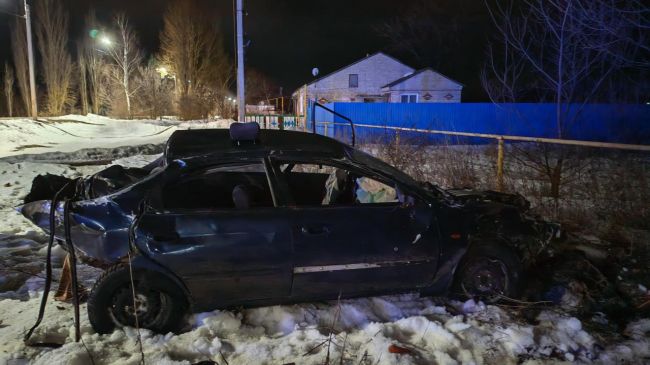 Два человека пострадали в аварии с перевёртышем в Воронежской области