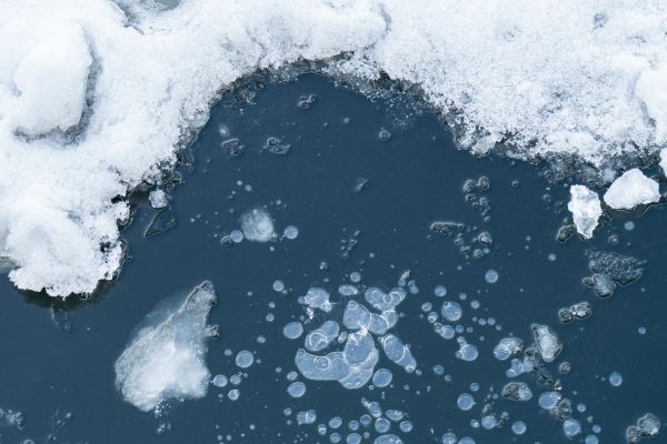 Воронежцев предупредили об опасности весеннего льда на водохранилище