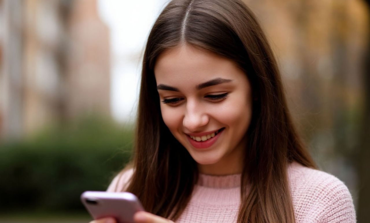 «Очень важно защитить ребят от&nbsp;деструктивного контента». Более 20 млн школьников перевели в&nbsp;МАХ