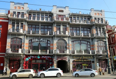 Пожар разгорелся в одном из самых красивых зданий в центре Воронежа