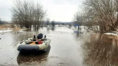 Затопило мост между двумя воронежскими хуторами